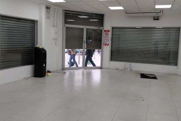 ¡Alquiler de local comercial en San José Centro!