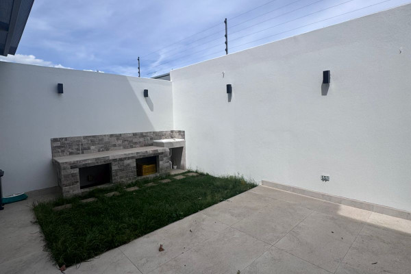 Se alquila casa a estrenar en Cariari, Heredia.