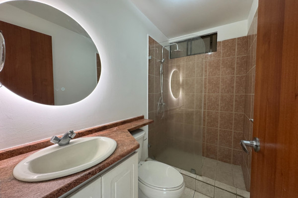 Se vende apartamento en La Uruca.