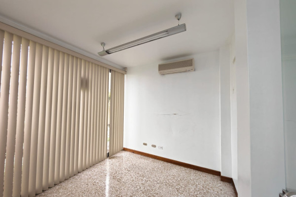 Se alquila casa independiente en Sabana Sur. Ideal para oficinas.-15