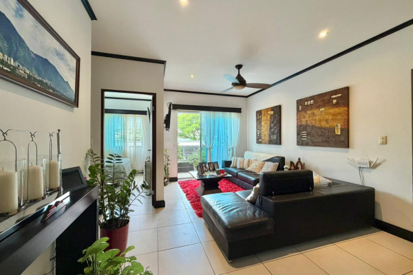 Se vende apartamento en Santa Ana.-1