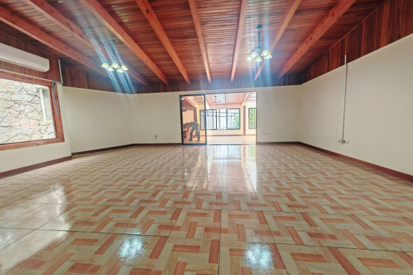 Se alquila casa en Sabana Oeste, cerca de la Pops. Uso comercial-5
