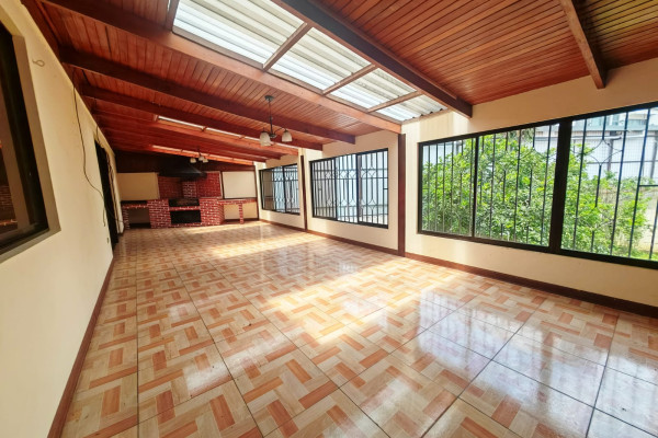 Se alquila casa en Sabana Oeste, cerca de la Pops. Uso comercial-8
