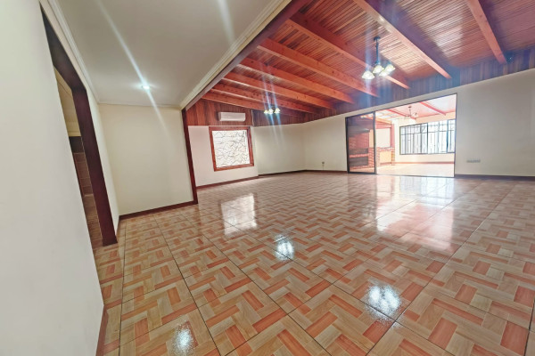 Se alquila casa en Sabana Oeste, cerca de la Pops. Uso comercial-6