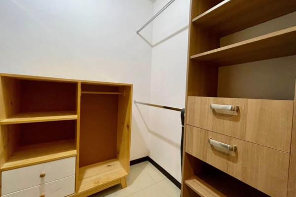 Se alquila apartamento en Santa Ana. Full amoblado.-9