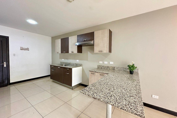 Se alquila apartamento en Santa Ana.-2
