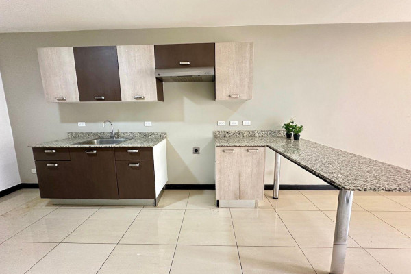 Se alquila apartamento en Santa Ana.-25