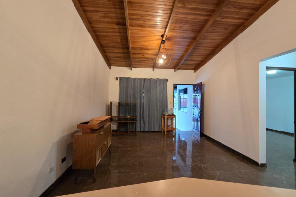 Se vende casa independiente en Santa Ana.-9
