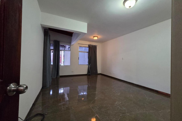 Se vende casa independiente en Santa Ana.-4