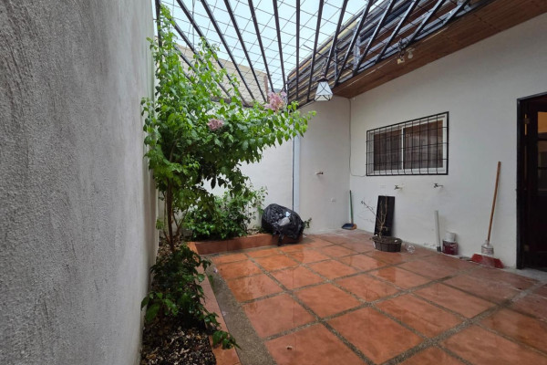 Se vende casa independiente en Santa Ana.-5