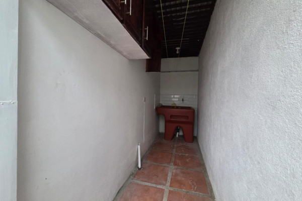 Se vende casa independiente en Santa Ana.-12