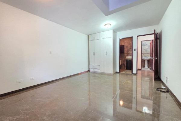 Se vende casa independiente en Santa Ana.-11