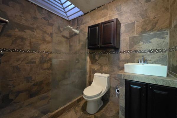 Se vende casa independiente en Santa Ana.-8
