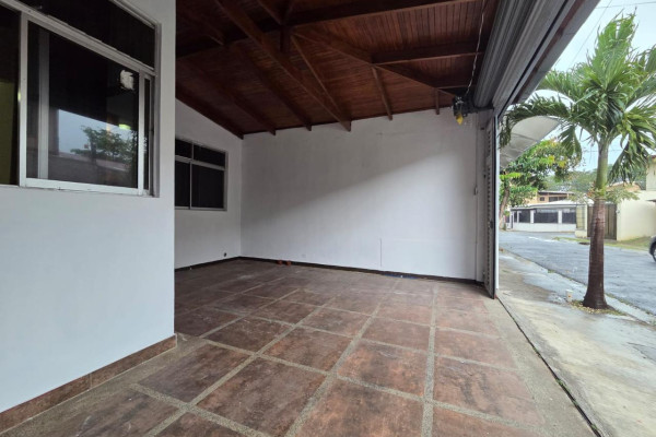 Se vende casa independiente en Santa Ana.-7
