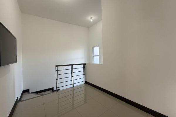 Se vende casa en Guachipelín de Escazú.-13