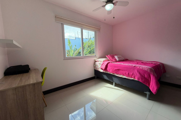 Se vende casa en Guachipelín de Escazú.-11
