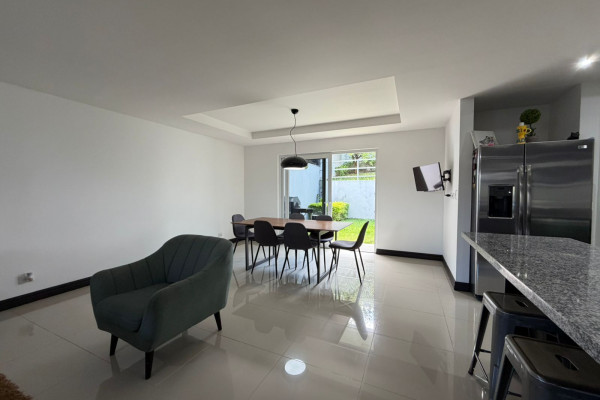 Se vende casa en Guachipelín de Escazú.-10