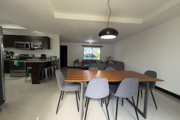 Se vende casa en Guachipelín de Escazú.-9