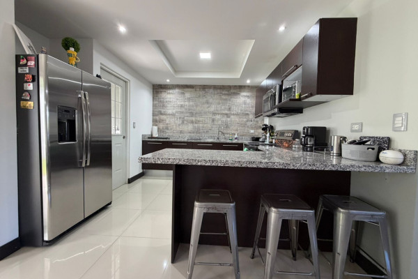 Se vende casa en Guachipelín de Escazú.-6