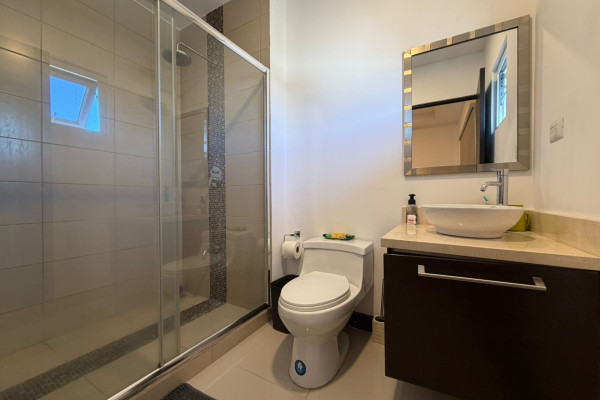 Se vende casa en Guachipelín de Escazú.-16