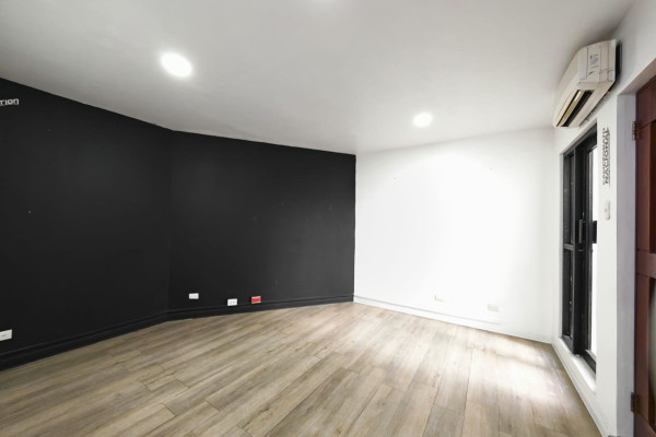Casa Comercial en Alquiler en Rohrmoser.-11