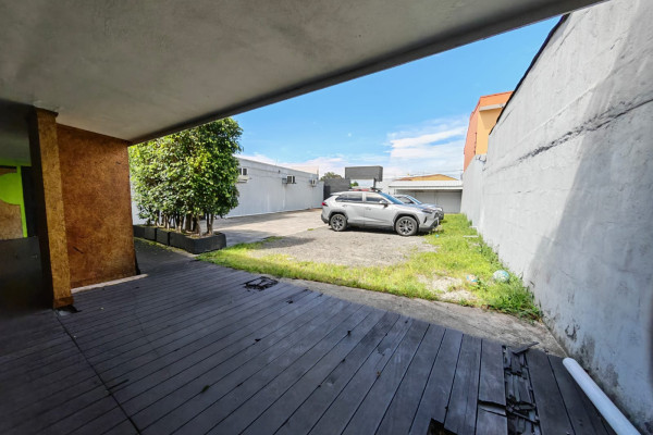 Casa Comercial en Alquiler en Rohrmoser.-2