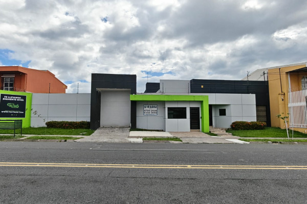 Casa Comercial en Alquiler en Rohrmoser.-1