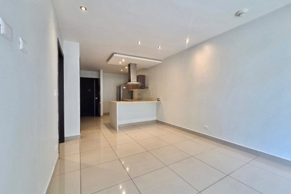 Se alquila  apartamento en Santa Ana.-21