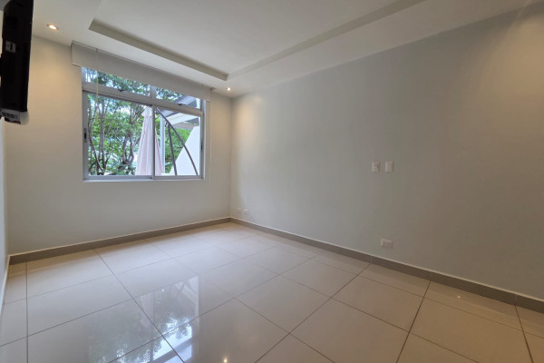 Se alquila  apartamento en Santa Ana.-5