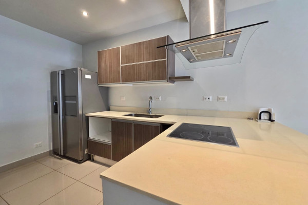 Se alquila  apartamento en Santa Ana.-12