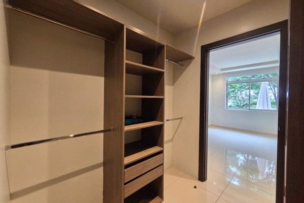 Se alquila  apartamento en Santa Ana.-27