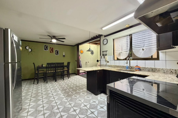 🏡 Casa en Venta en Guachipelín, Escazú.-10