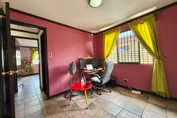 🏡 Casa en Venta en Guachipelín, Escazú.-4