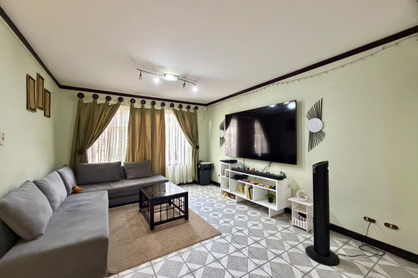 🏡 Casa en Venta en Guachipelín, Escazú.-13