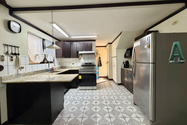 🏡 Casa en Venta en Guachipelín, Escazú.-12