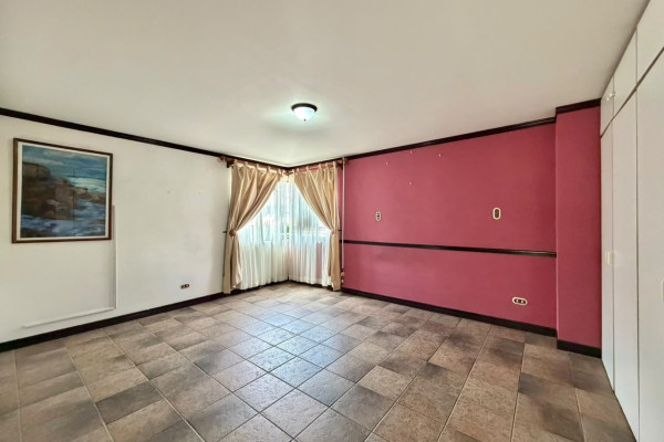 🏡 Casa en Venta en Guachipelín, Escazú.-11