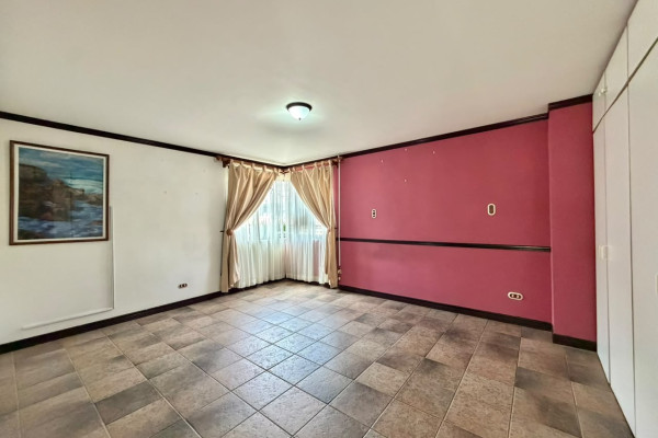 🏡 Casa en Venta en Guachipelín, Escazú.-8