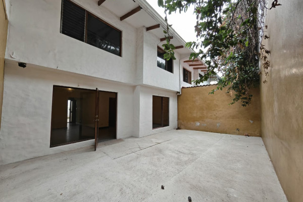 Se alquila casa en Trejos Montealegre, Escazú.-13