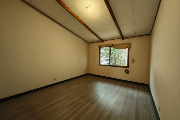 Se alquila casa en Trejos Montealegre, Escazú.-2