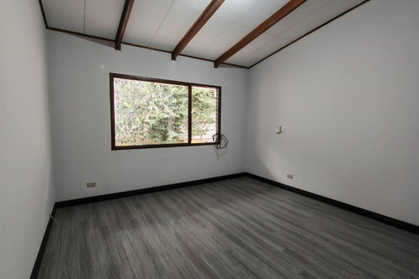 Se alquila casa en Trejos Montealegre, Escazú.-8
