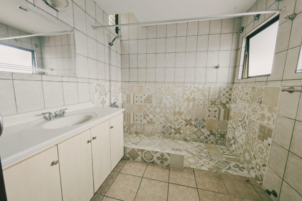 Casa en Venta en Guachipelín, Escazú.-17