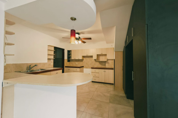 Casa en Venta en Guachipelín, Escazú.-7