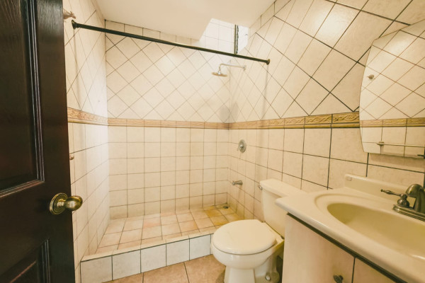 Casa en Venta en Guachipelín, Escazú.-6