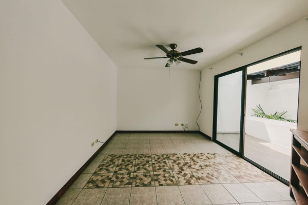 Casa en Venta en Guachipelín, Escazú.-4