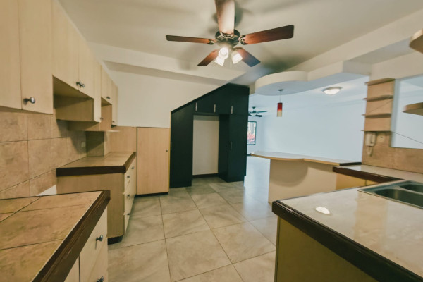 Casa en Venta en Guachipelín, Escazú.-2
