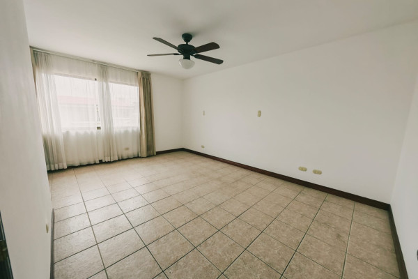 Casa en Venta en Guachipelín, Escazú.-1