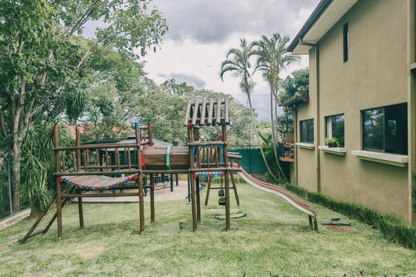 Casa en Venta en Guachipelín, Escazú.-23