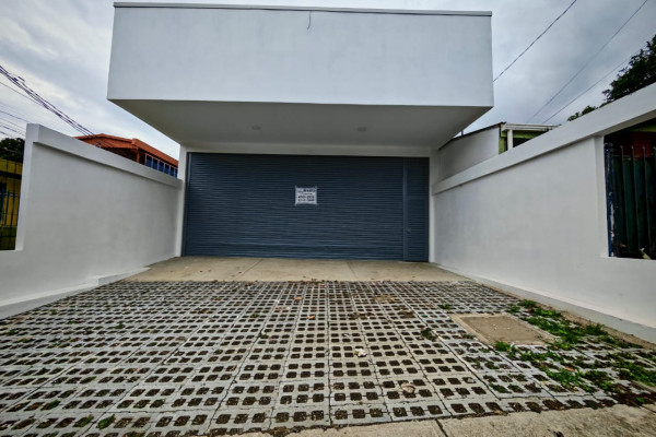 Local comercial en alquiler en Escazú.-1