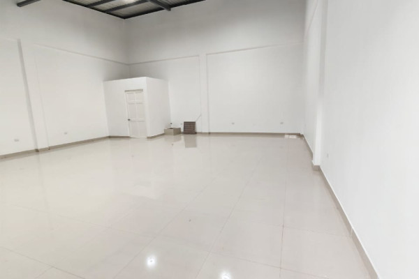 Local comercial en alquiler en Escazú.-8