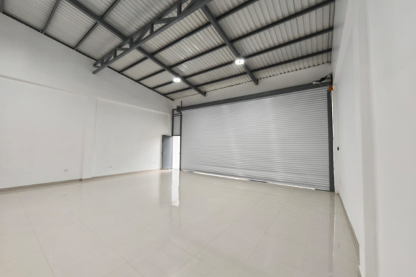 Local comercial en alquiler en Escazú.-6